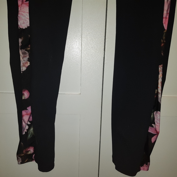 La Vie En Rose Floral Workout Leggings - Picture 7 of 10